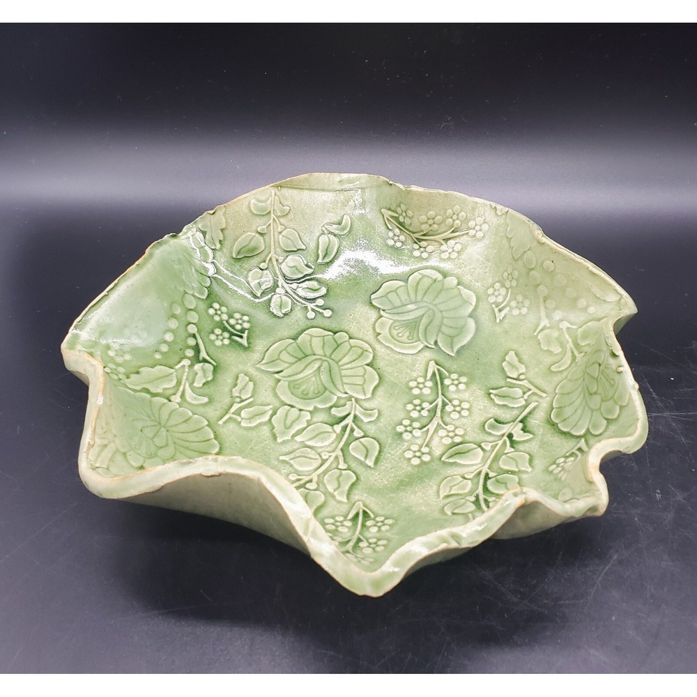 Handmade Art Pottery Green Ceramic Bowl Textured Flowers 8.75" Signed Amy - Picture 8 of 11